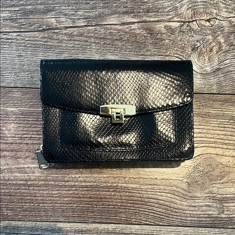 Uterque Elegant Black Clutch Bag (missing strap)
